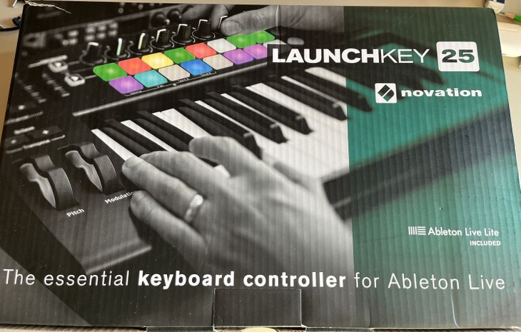Novation LaunchKey 25 mkII - Imagen por defecto