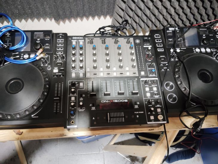 Cdj gemini 700 2 un y mesa de mezclas denon x1500s - Imagen por defecto