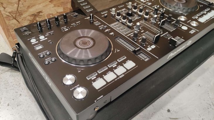 Pioneer DJ XDJ-RX con decksaver y maleta - Immagine2