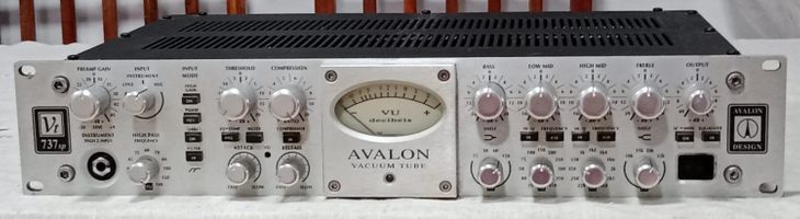 PREVIO VÁLVULAS AVALON VT-737 SP - Imagen por defecto