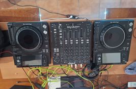 Vendo los dos cdj semi nuevos . Mas la mesa xone - Image