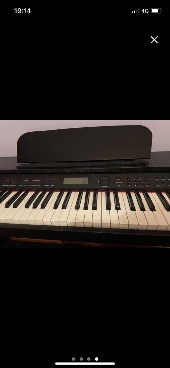 Piano digital en buen estado - Imagen por defecto