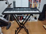 Yamaha PSR E 373 61 teclas pedal ,soporte y funda. - Image