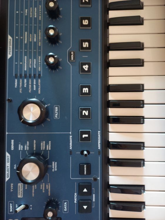 Sintetizador teclado Novation Mininova como nuevo - Imagen por defecto