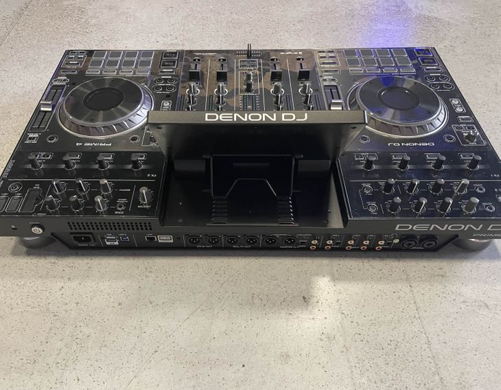Denon DJ Prime 4 - Imagen6