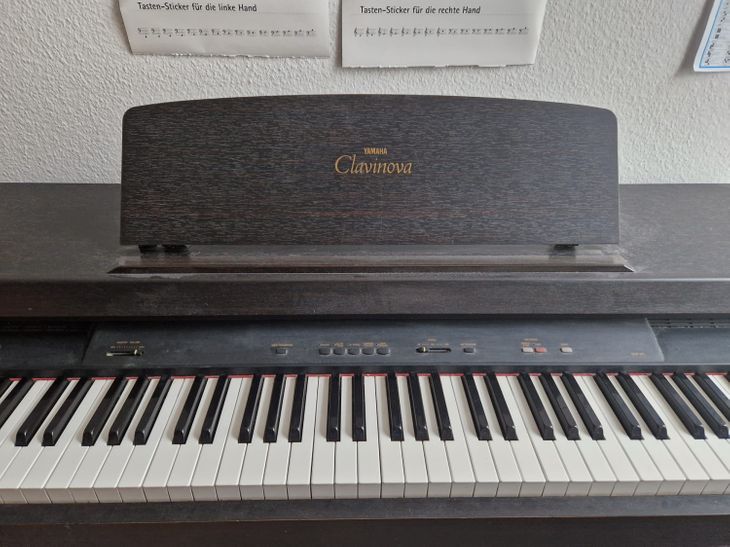 Yamaha Clavinova CLP 311 - Image3