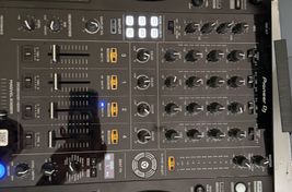 Pioneer DJ DDJ-FLX10
 - Bild