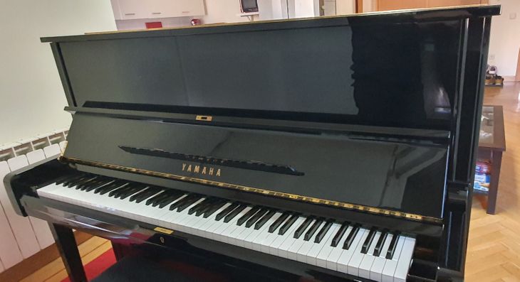 YAMAHA U1A negro poliester - Immagine2