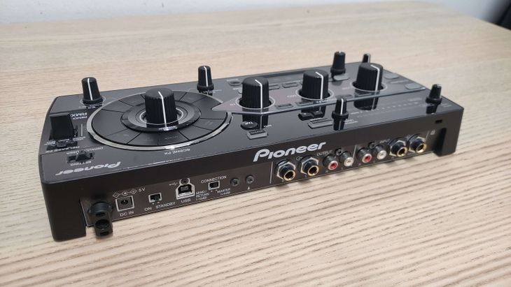 Pioneer RMX-1000 con decksaver - Image4