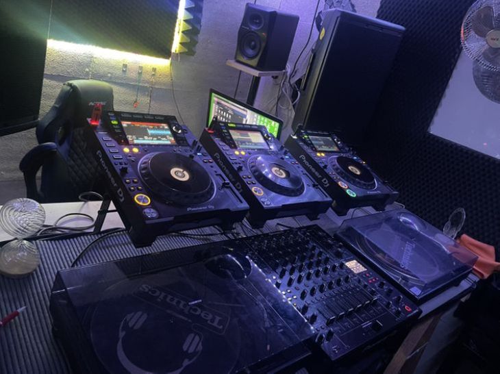ALQUILER ESTUDIO CABINA DJ PRATICAS / ENSAYO / - Imagen2