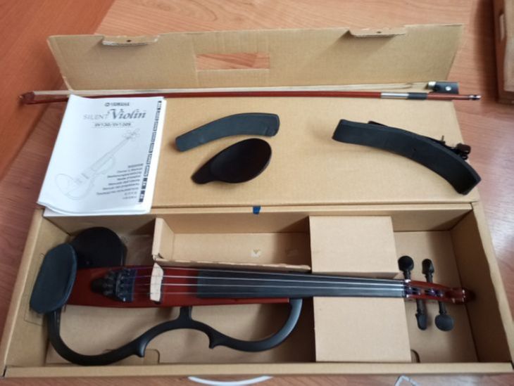 Vendo violín eléctrico Yamaha silent sv130 - Immagine5