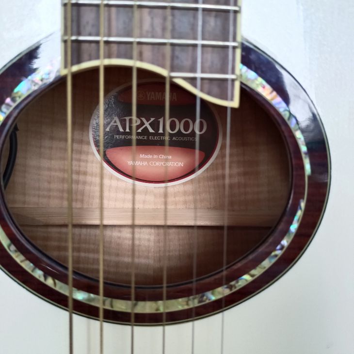 guitarra acústica Yamaha APX 1000PW - Imagen3