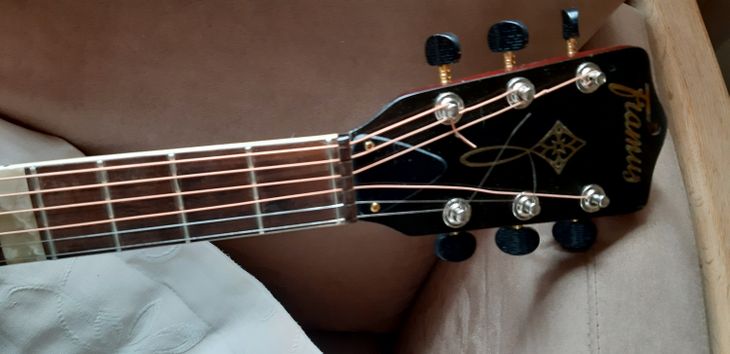 Preciosa guitarra vintage marca Framus - Imagen6