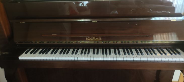 Piano vertical Schimmel - Imagen3