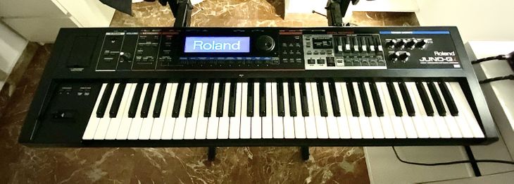 Roland JUNO Gi Keyboard 61 Keys + Two Cases - Imagen por defecto
