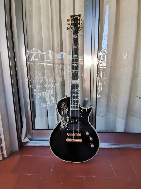 Guitarra eléctrica LTD EC-1000 DELUXE EMG BLACK - Imagen por defecto