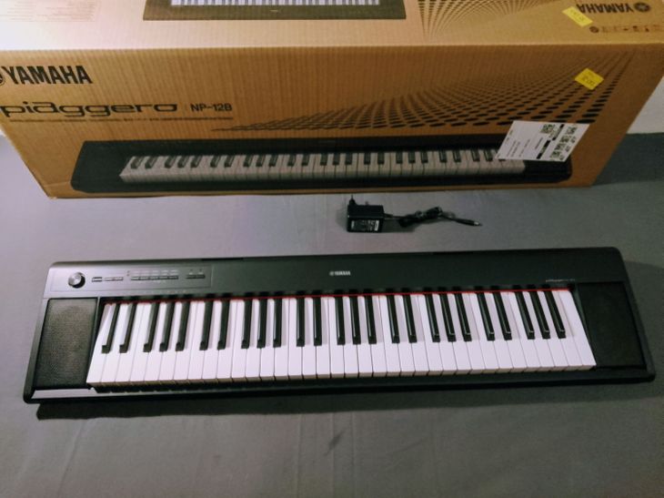 Piano digital Yamaha Piaggero NP-12 Black - Imagen por defecto