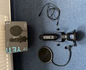 Blue Yeti USB Microphone [Black] + Pop Protection
 - Image