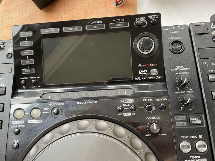 a pair of pioneer cdj 2000 nexus - Imagen3