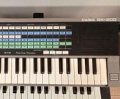 Teclado de muestreo de baja fidelidad Casio SK-200 (raro)
 - Imagen