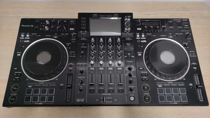 Pioneer DJ XDJ-XZ - Imagen por defecto