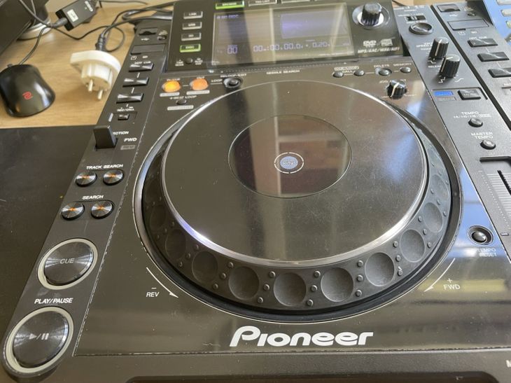 a pair of cdj 2000 - Imagen2