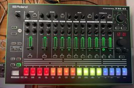 Vendo per inutilizzo Roland RHYTHM Permormer TR-8 - Immagine