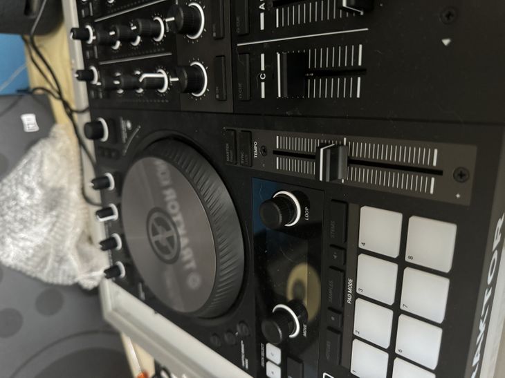 Traktor s4 mk3 - Bild2