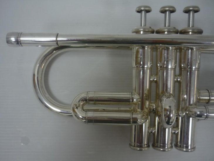 Trompeta Do Yamaha 2435 plata en perfecto estado - Imagen5