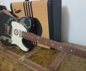 Joe Strummer, telecaster della Fender
 - Immagine