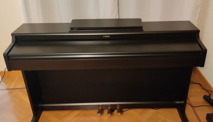 Piano digital Yamaha Arius YDP 164 - Imagen por defecto