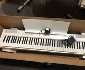 Piano Yamaha P-105WH - Imagen