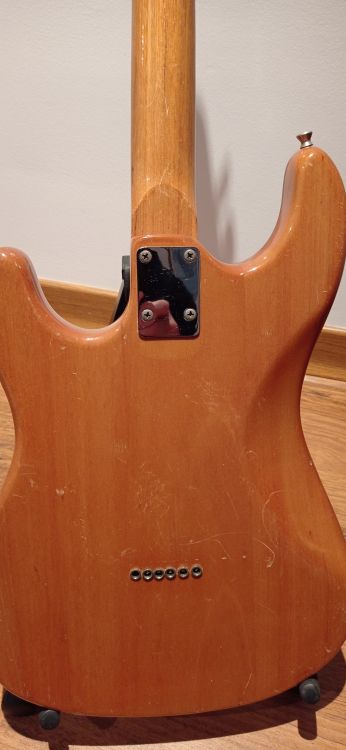 Antigua guitarra eléctrica Stratocaster - Imagen2