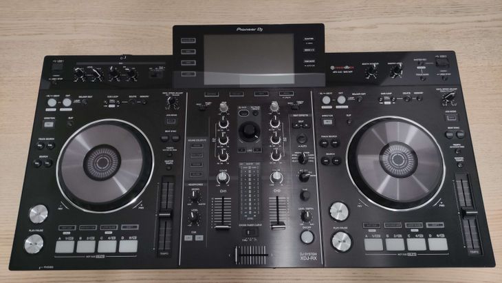 Pioneer DJ XDJ-RX con flightcase - Imagen por defecto