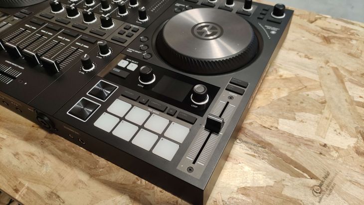 Traktor Kontrol S4 MK3 - Imagen4