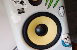 1 enceinte monitoring KRK rokit 8 G4 white - Imagen