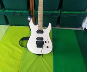 Jackson pro DK2M Dinky Snow White guitar.
 - Image