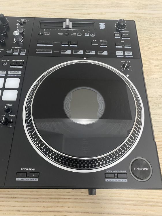 Pioneer DJ DDJ-REV7 con flightcase - Immagine4