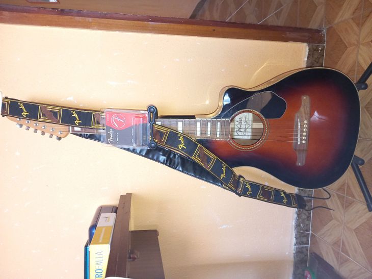 Guitarra electroacústica Fender modelo Malibú en e - Image5