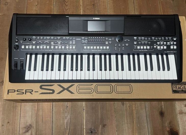 New Yamaha PSR SX600 - Imagen por defecto