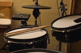 Roland VAD103 E-Drum-Set
 - Bild
