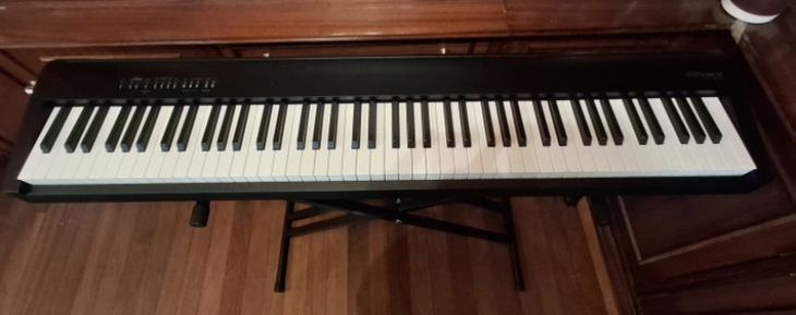 Piano digital a estrenar - Imagen por defecto