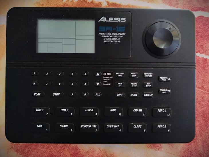 Caja de ritmos Alesis SA 16 - Imagen por defecto