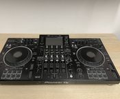 Pioneer DJ XDJ-XZ con salvamazzo e valigia
 - Immagine