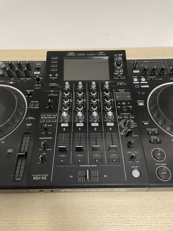 Pioneer DJ XDJ-XZ con decksaver y maleta - Image4