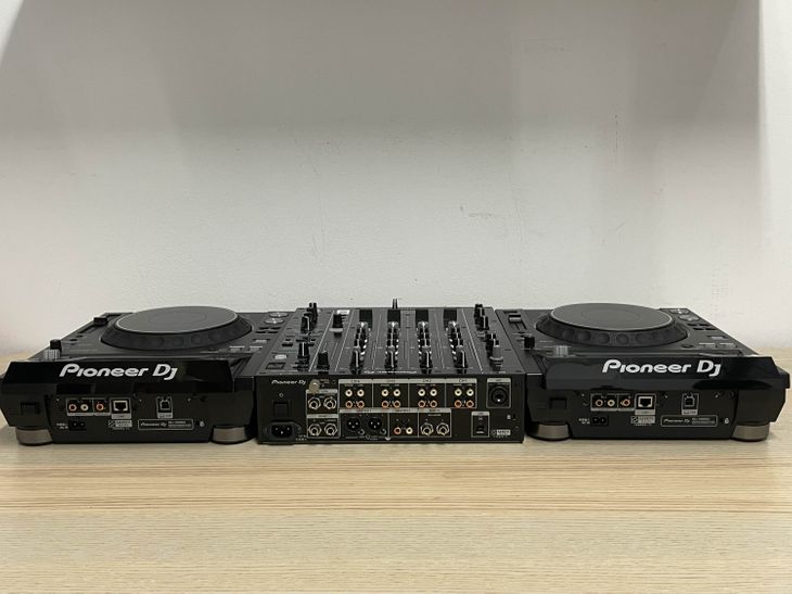 2x Pioneer DJ XDJ-1000MK2 1x DJM-750MK2 - Image5