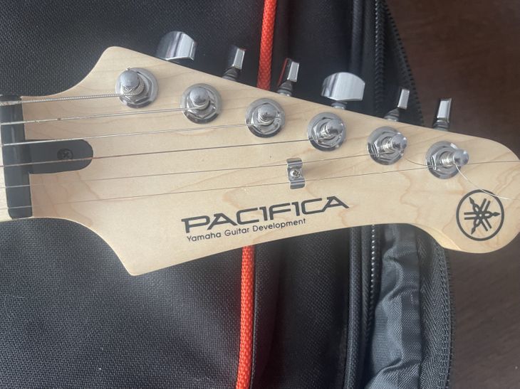 Se vende guitarra Pacifica y muchos extras - Immagine2