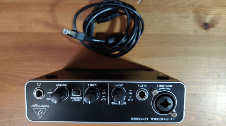 Interfaz de audio USB Behringer U-Phoria UMC22 - Imagen3