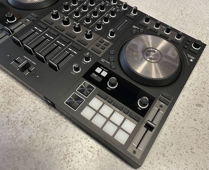 Traktor Kontrol S4 MK3 - Imagen4