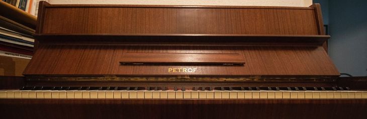 vendo piano Petrof - Imagen por defecto